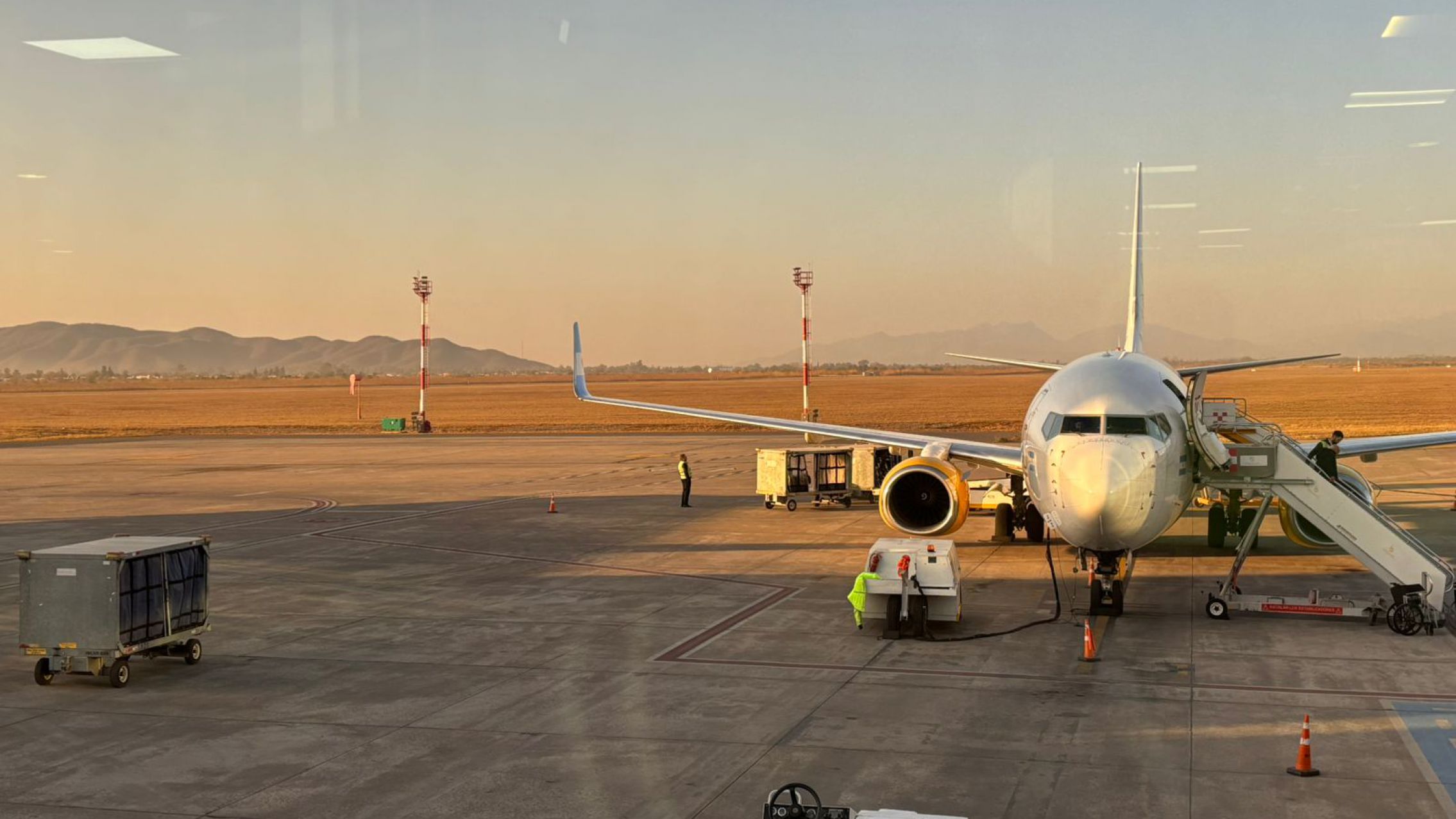 El Gobierno prorrogó hasta 2027 el impuesto al turismo para los pasajes al exterior